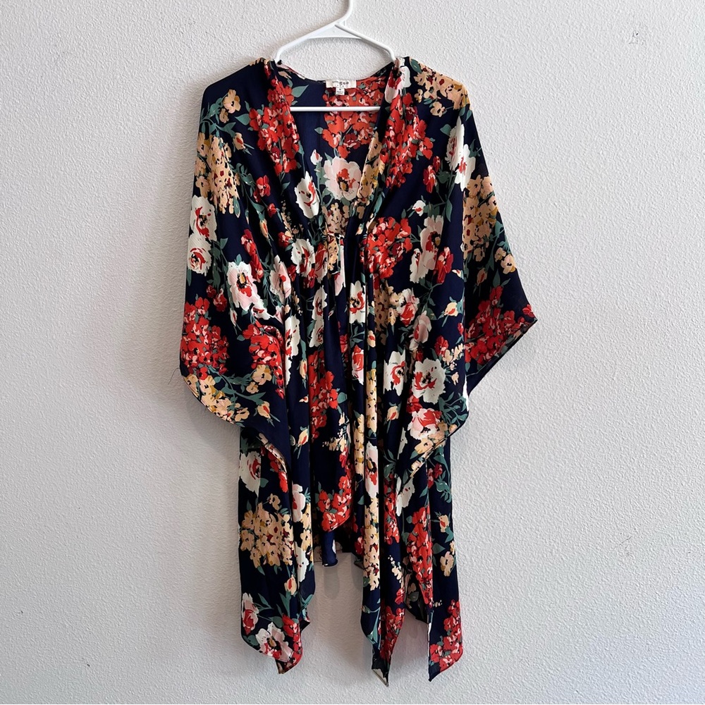 Floral tunic cover-up. Top.  Size Medium Umgee